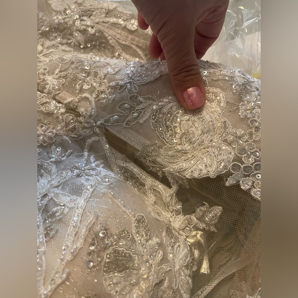 Beautiful Oleg Cassini wedding dress style CWG833 /Davids Bridal - Picture 11 of 12